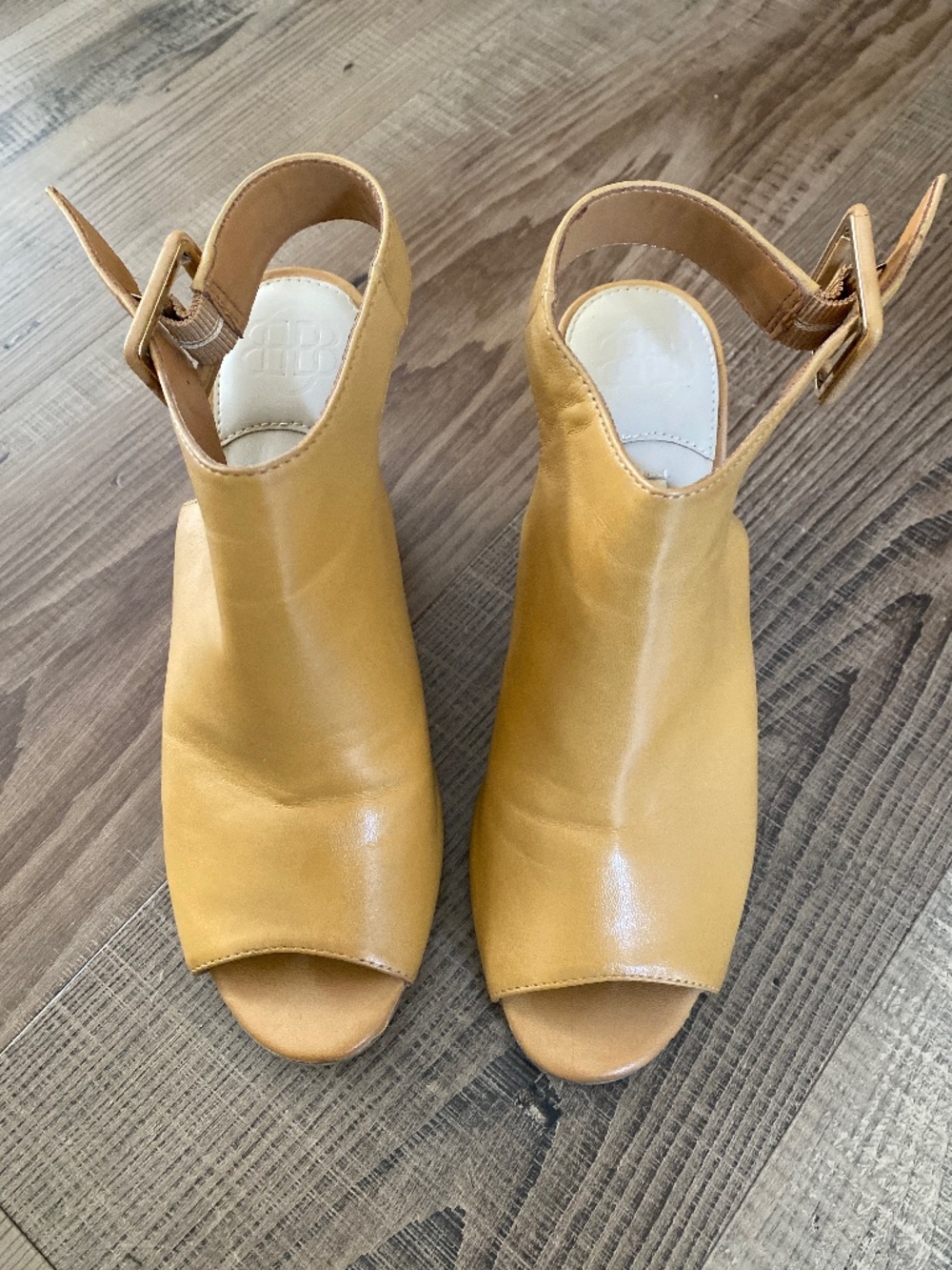 Dana Buchman wedges
